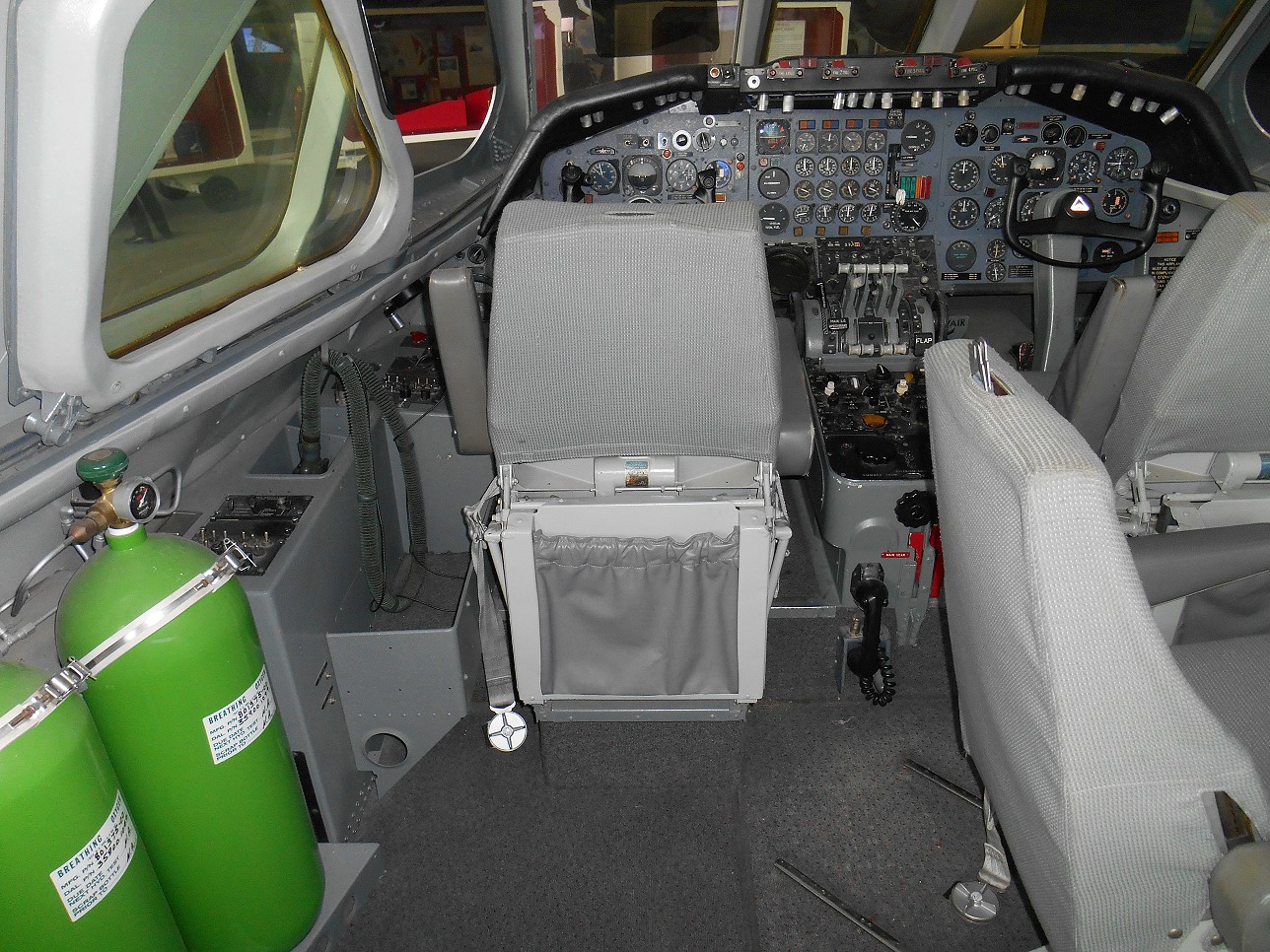 cv880cockpit.JPG